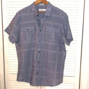 Calvin Klein casual button down short sleeve shirt body fit blue and white Large